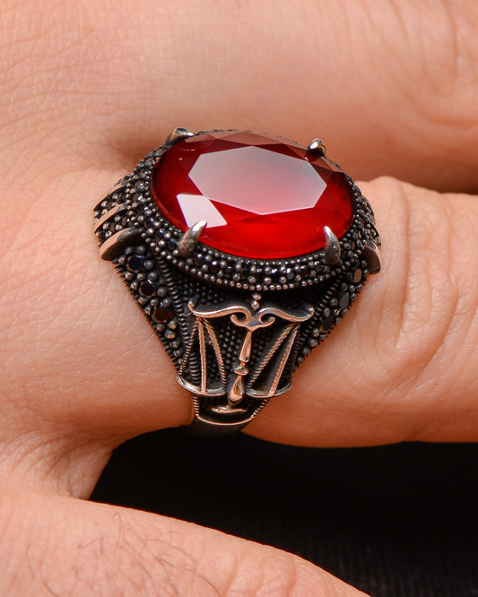 Siyah Oniks Taşlı Terazi Motifli Erkek Yüzük