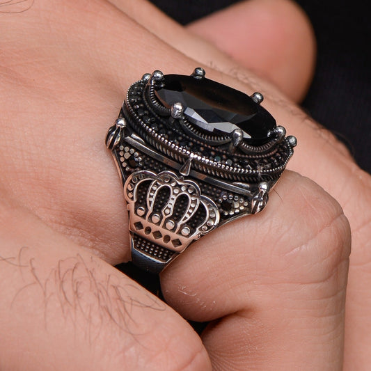 Siyah Zirkon Taşlı Kral Taç Motifli Gümüş Yüzük