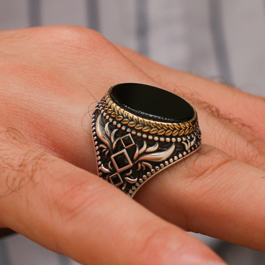 Siyah Oniks Taşlı İşlemeli Gümüş Yüzük