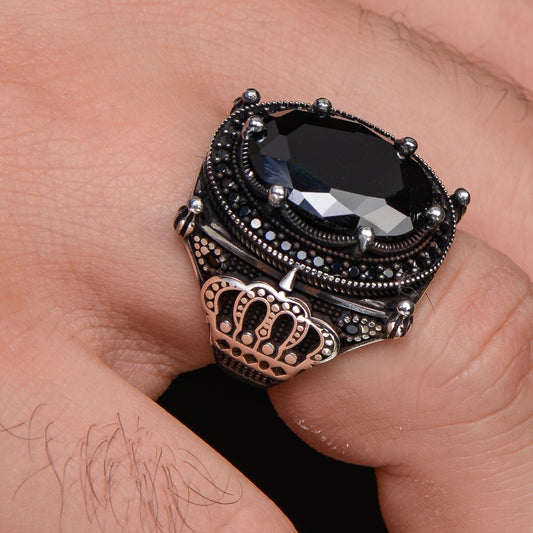 Siyah Zirkon Taşlı Kral Taç Motifli Gümüş Yüzük